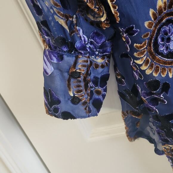 Paparazzi Women's Sheer Velvet 3/4 Sleeve Blouse Size Med Floral Paisley Hi-Low - Picture 5 of 10